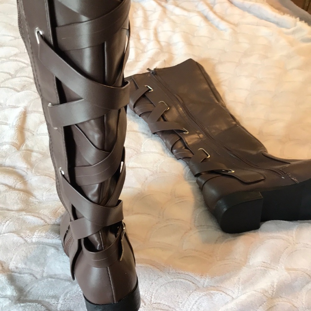Boots NEW! - Picture 2 of 4